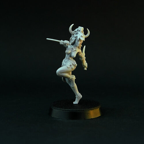 Ritual Dancer (Stone Age Woman miniature, 28 mm resin)