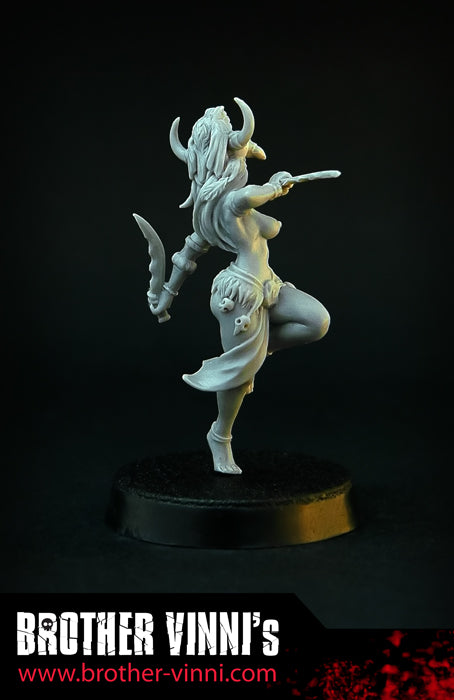 Ritual Dancer (Stone Age Woman miniature, 28 mm resin)