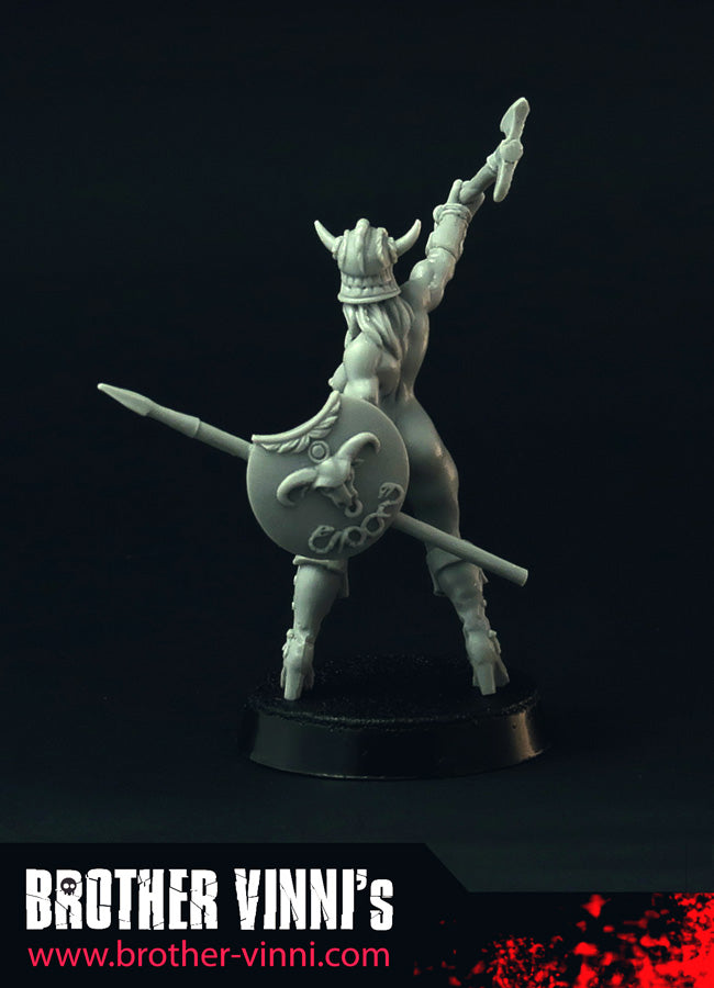 Female Barbarian miniature, amazon 28mm resi