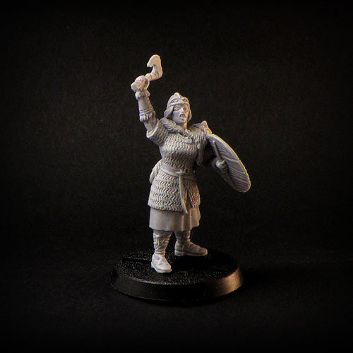 Shield Maiden Female Warlord resin miniature, 28mm