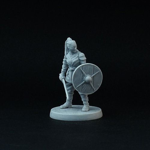 Shield Maiden miniature, Female Viking character, wargame resin, 28mm