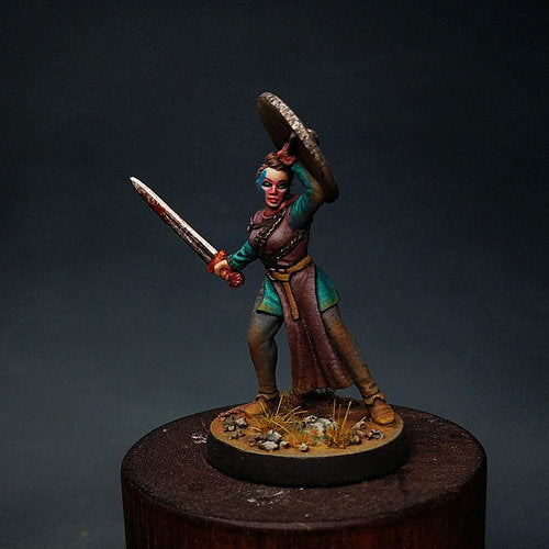 Astrid - Shield Maiden miniature, Female Viking, wargame resin, 28mm