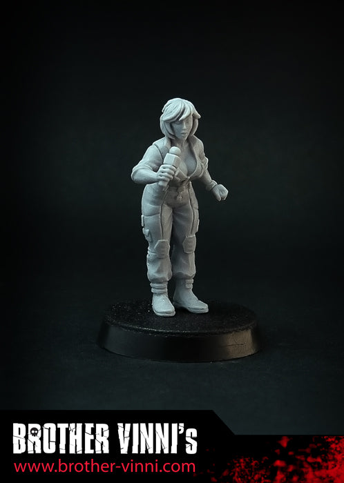 Female reporter, journalist miniature, 28mm sci-fi or modern