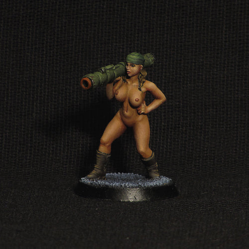 Female Soldier with rocket-launcher miniature, guard 28mm for wargames