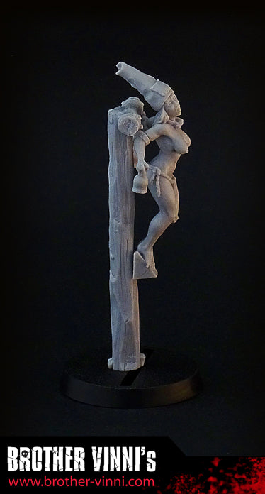 Female Heretic, slave girl miniature, 28 mm