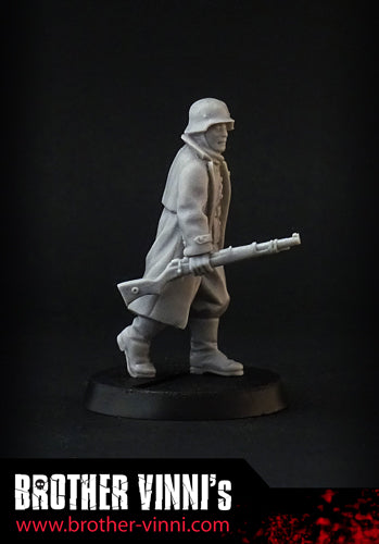 ww2 German soldier good miniature for wargaming and collecting