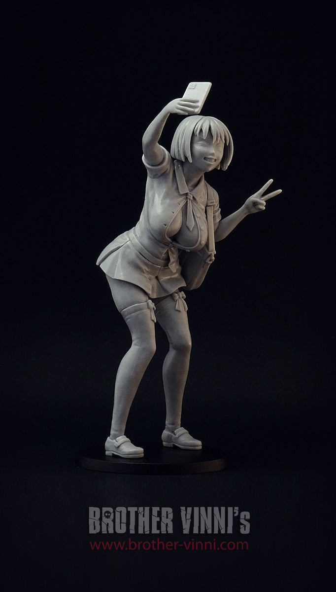 Selfie, female student 90mm figure