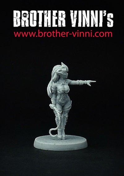 Female Dark Elf Warlock miniature, 28 mm