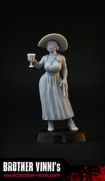 Tall Vampire Lady - fantasy resin miniature by Brother Vinni