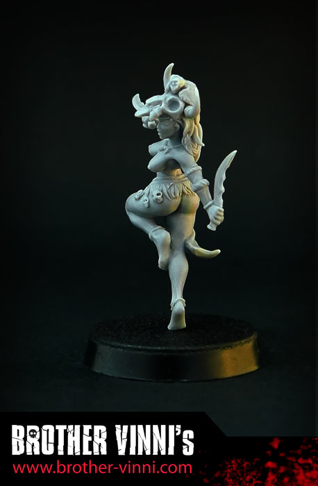 Ritual Dancer (Stone Age Woman miniature, 28 mm resin)