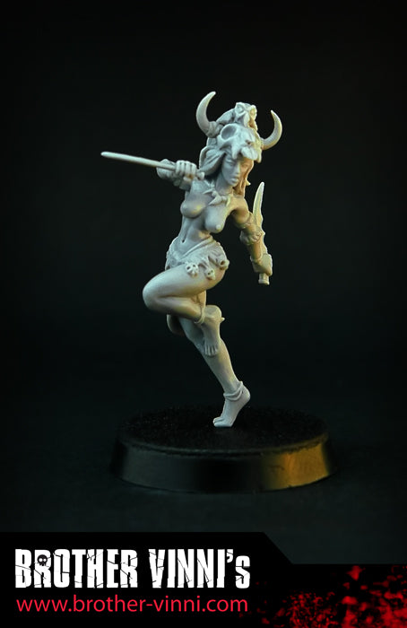 Ritual Dancer (Stone Age Woman miniature, 28 mm resin)