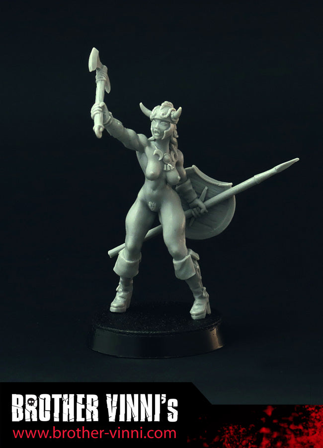 Female Barbarian miniature, amazon 28mm resi