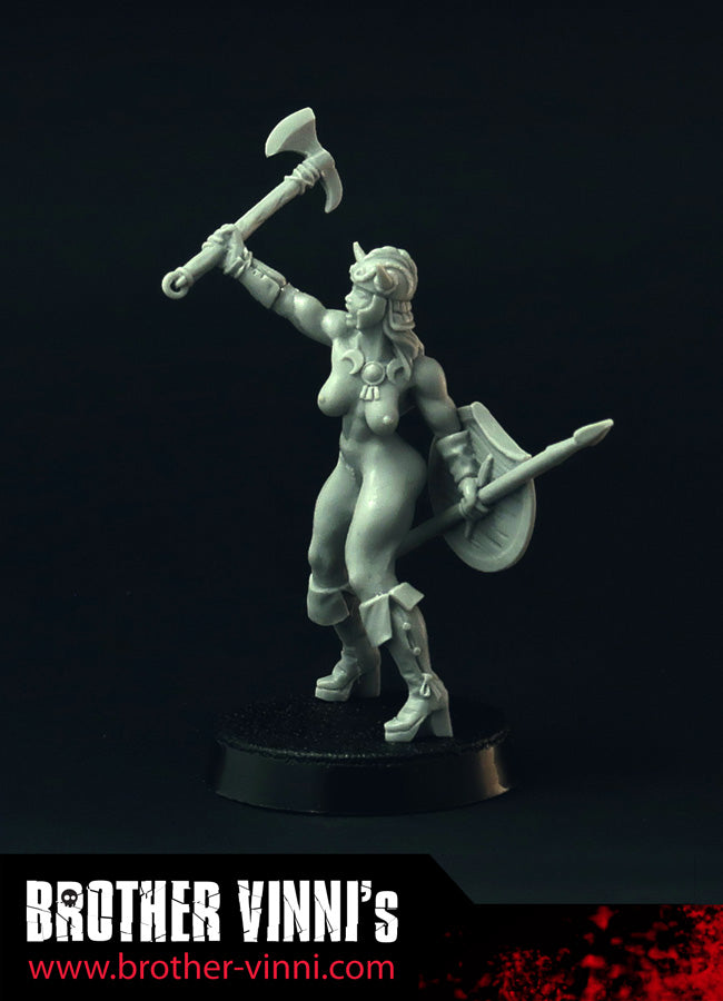 Female Barbarian miniature, amazon 28mm resi