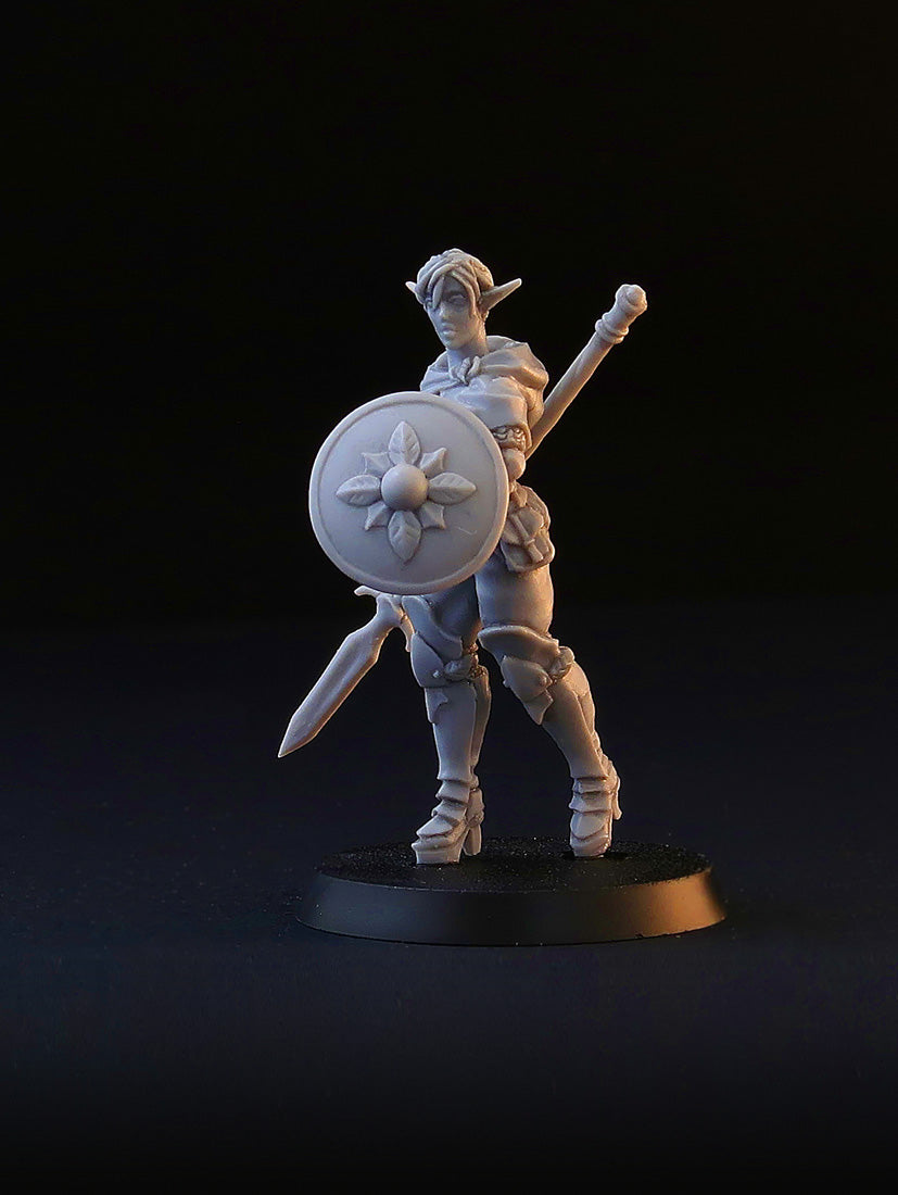 Female Wood Elf, Forest Elf fantasy miniature, 28mm for tabletop wargaming and RPG