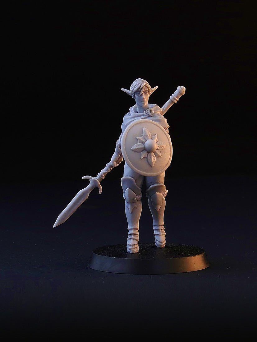 Female Wood Elf, Forest Elf fantasy miniature, 28mm for tabletop wargaming and RPG
