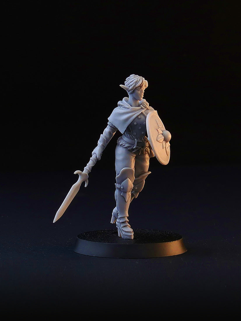 Female Wood Elf, Forest Elf fantasy miniature, 28mm for tabletop wargaming and RPG