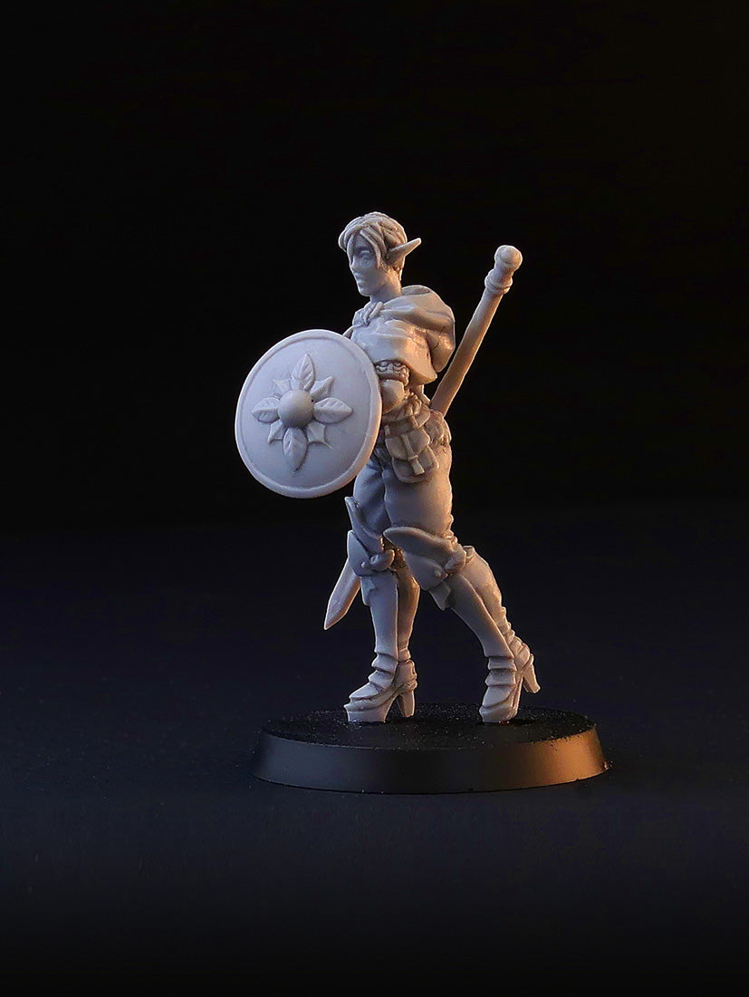 Female Wood Elf, Forest Elf fantasy miniature, 28mm for tabletop wargaming and RPG