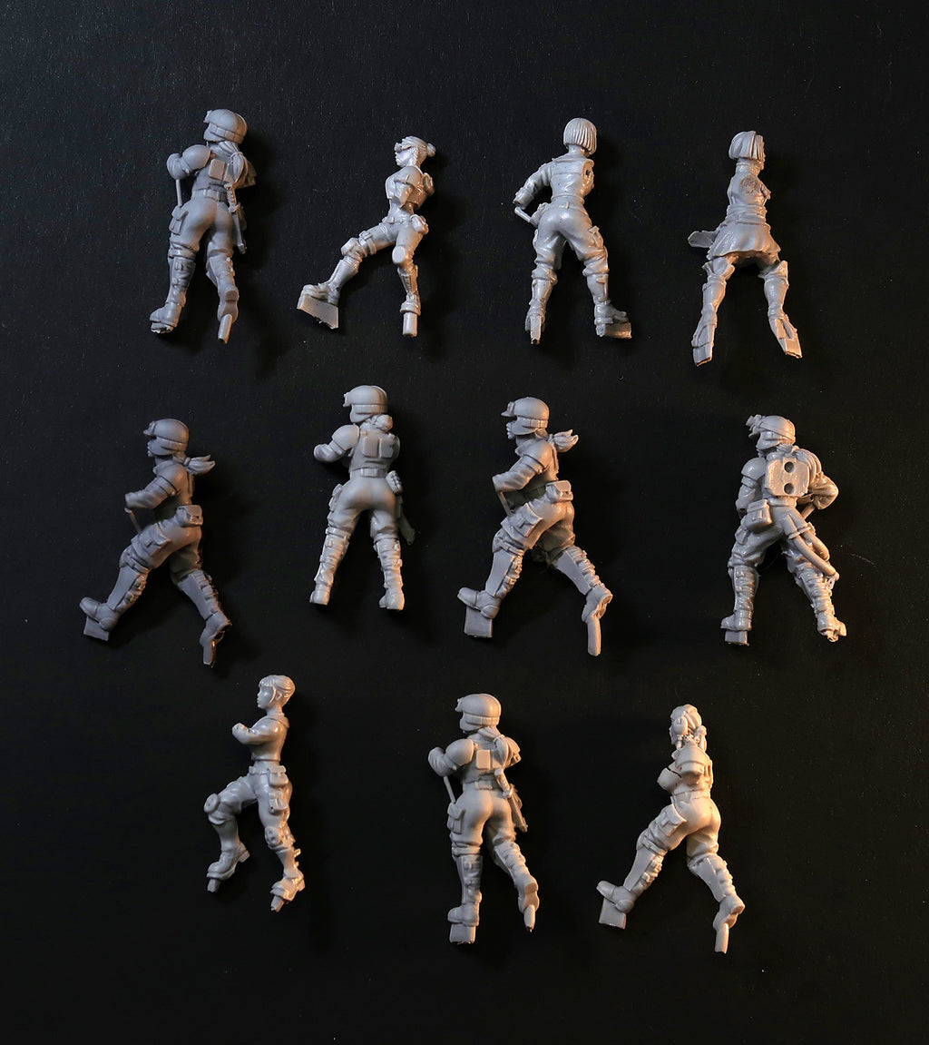Broken miniature Bits - military grimdark female bodies, resin scrap for 28mm