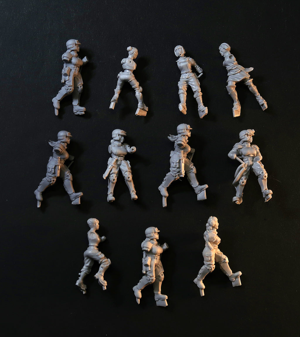 Broken miniature Bits - military grimdark female bodies, resin scrap for 28mm