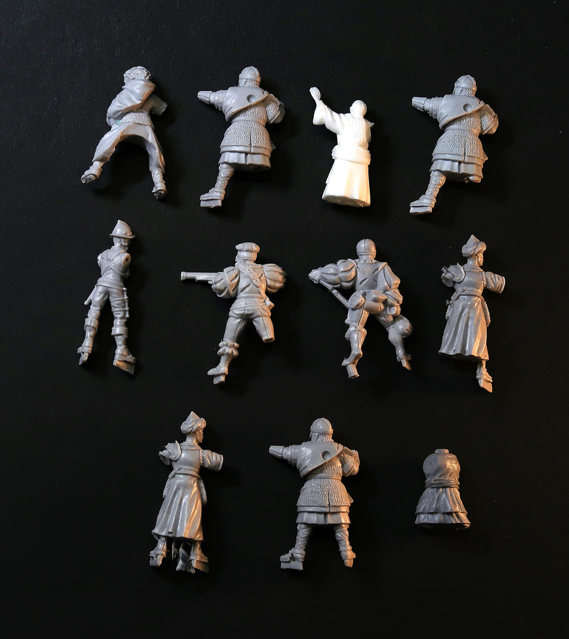 Broken miniature Bits - Medieval/Fantasy bodies, resin scrap for 28mm