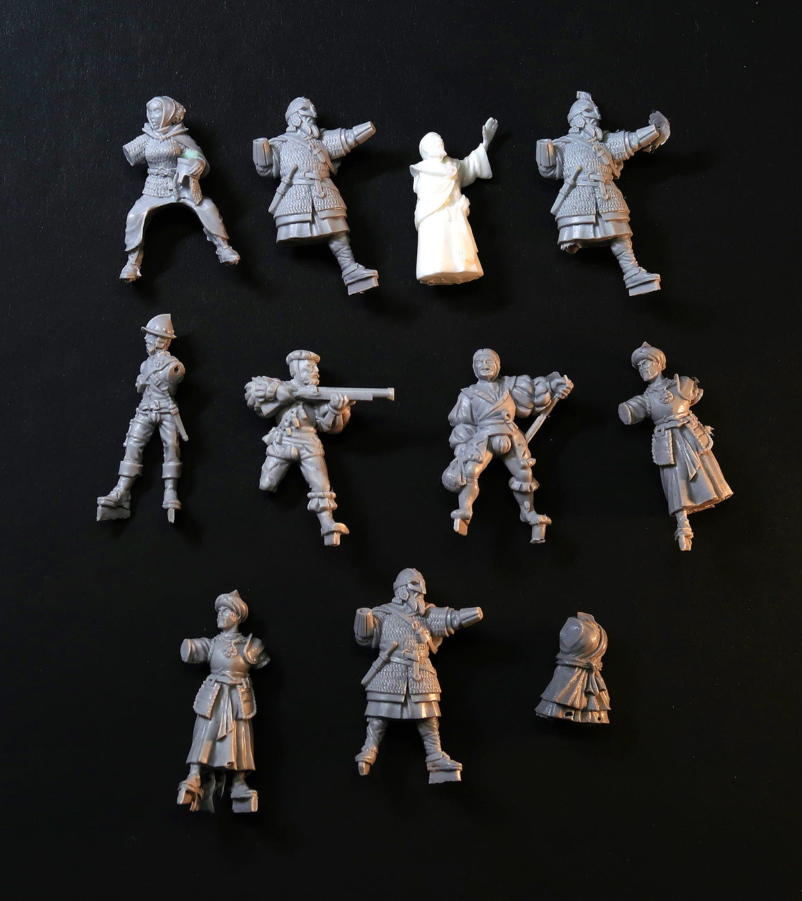 Broken miniature Bits - Medieval/Fantasy bodies, resin scrap for 28mm