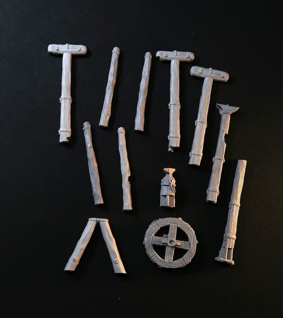 Broken miniature Bits - wooden parts for conversion, resin scrap for 28mm