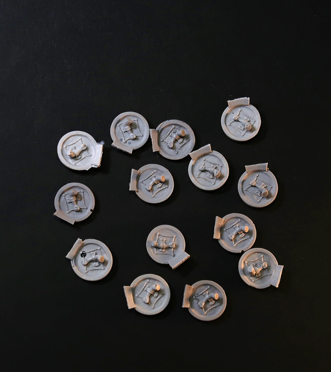 Broken miniature Bits - Greek Hoplite Shields, resin scrap for 28mm