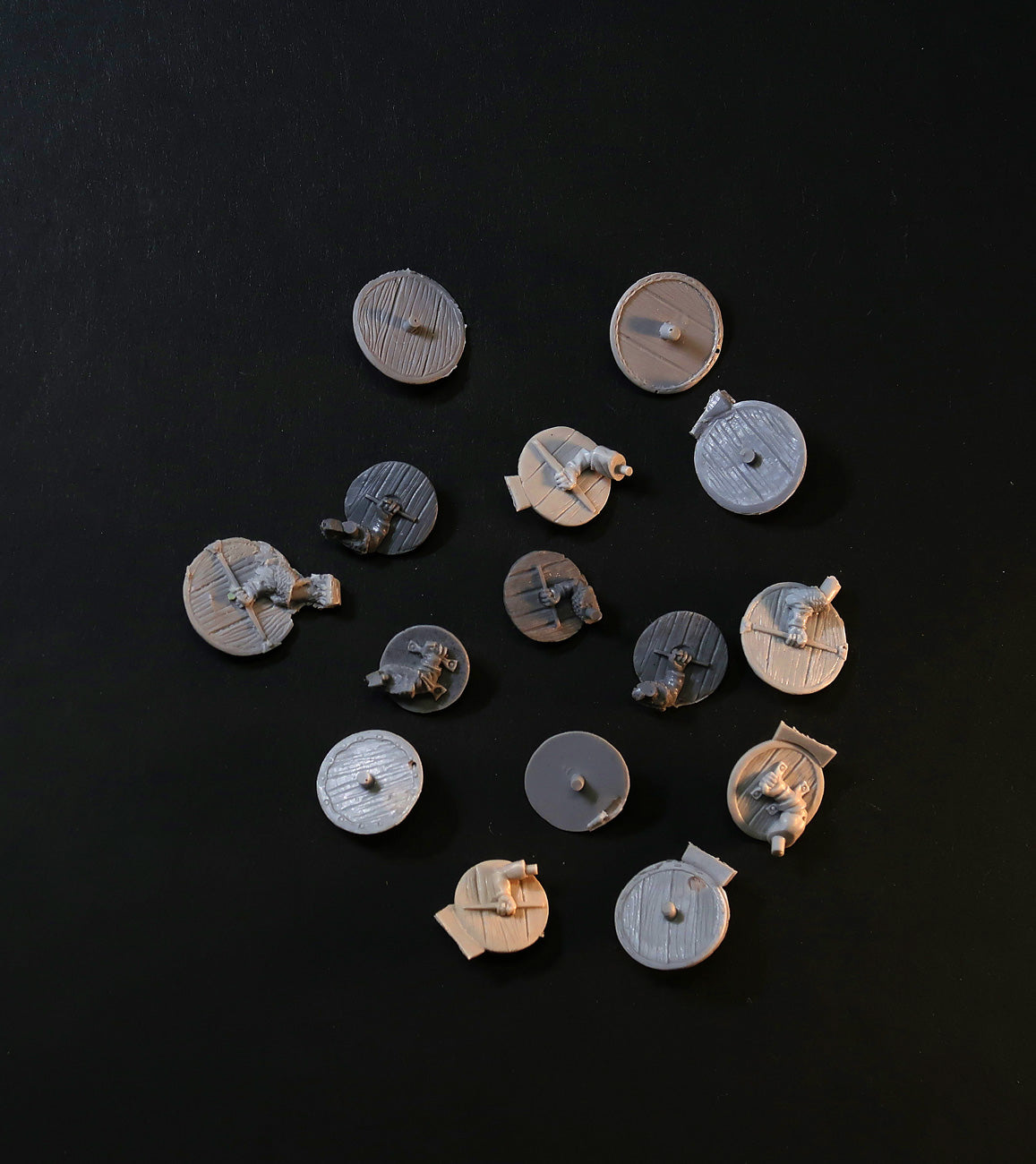 Broken miniature Bits - Round Viking Shields, resin scrap for 28mm