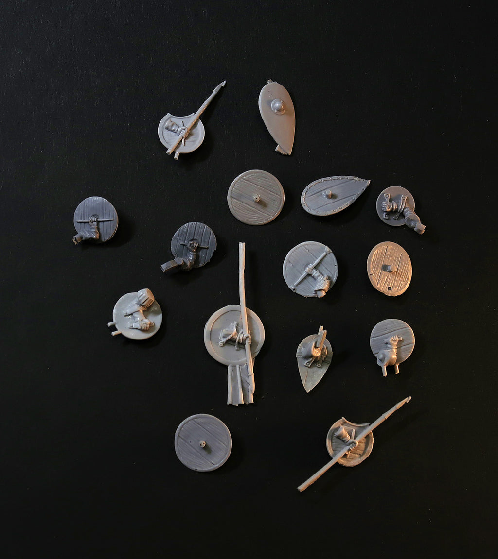Broken miniature Bits - Misc Medieval Shields, resin scrap for 28mm
