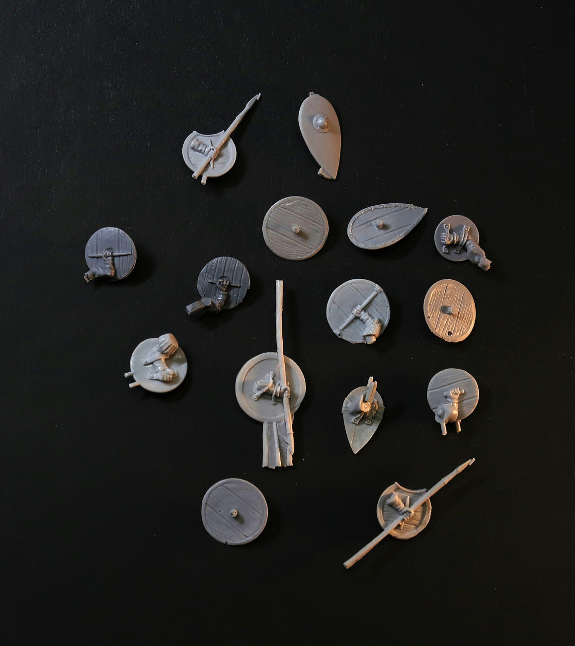 Broken miniature Bits - Misc Medieval Shields, resin scrap for 28mm