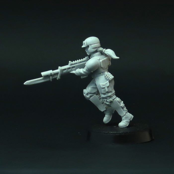 Female Soldiers in melee Miniatures, sci-fi grimdark Guard Girls or Imperial Army - 28mm, resin