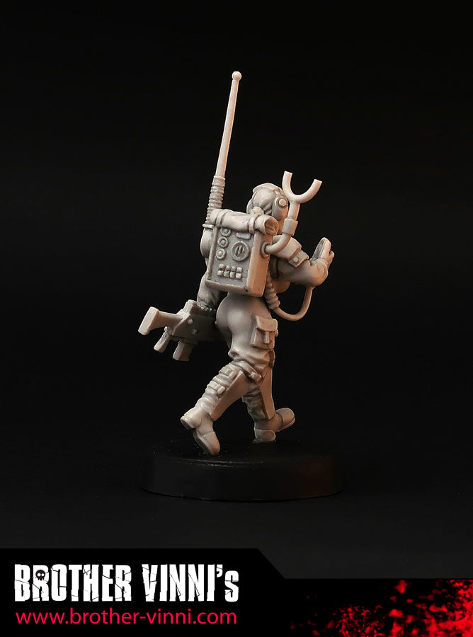 Special Unit - Female Radio Operator, wargame tabletop miniature grimdark Guard Girl - 28mm, resin