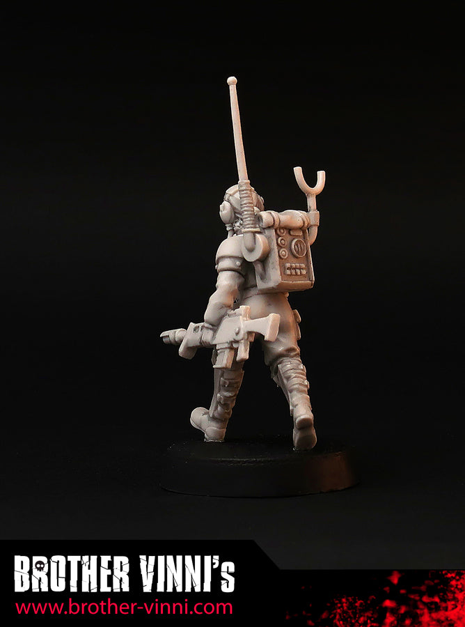 Special Unit - Female Radio Operator, wargame tabletop miniature grimdark Guard Girl - 28mm, resin