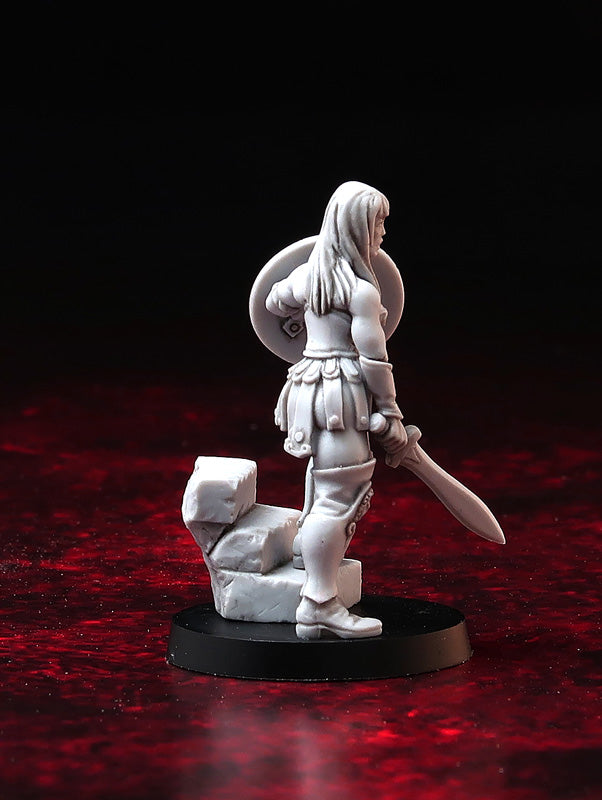 Queen of Battles, Greek heroine 28 mm wargame miniature