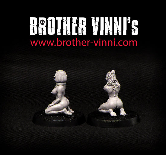 Slave Girls on knee - 28 mm scale resin miniatures by Brother Vinni