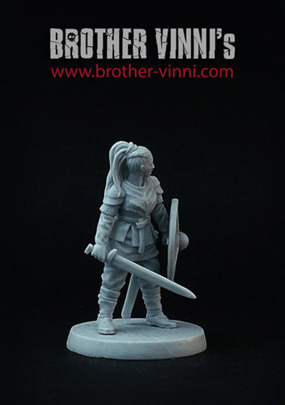 Shield Maiden miniature, Female Viking character, wargame resin, 28mm