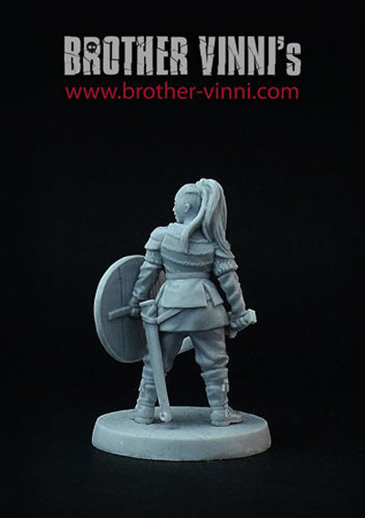 Shield Maiden miniature, Female Viking character, wargame resin, 28mm