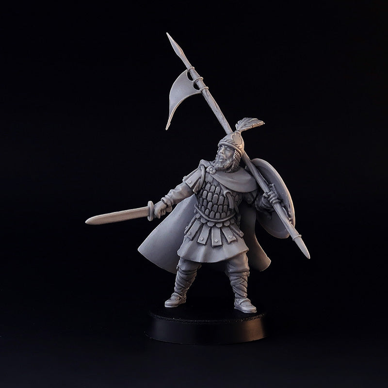 Byzantian Guard captain (Akolouthos) 28mm historical miniature for SAGA