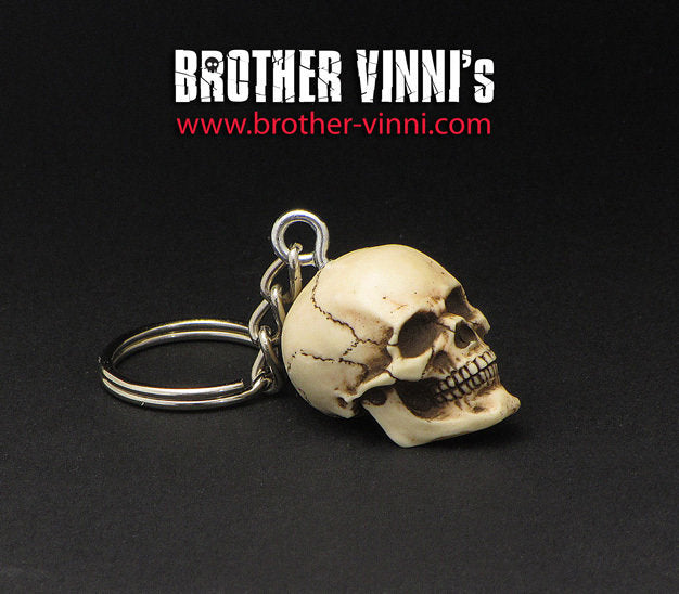 Anatomic human skull keychain