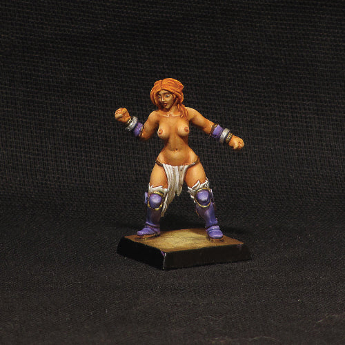 Female Prisoner miniature 28mm