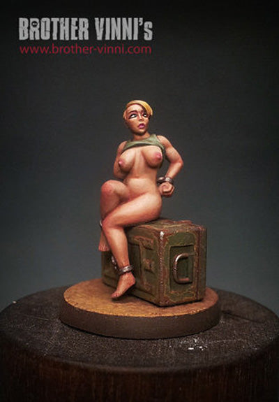 Female Captive Guard slave girl 28 mm miniature