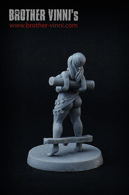 Female prisoner #20 (slave girl), 28 mm resin miniature