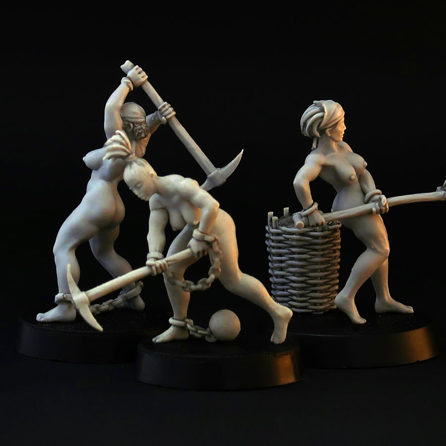 Working Nude Slave Girls miniature set, 28mm for tabletop wargaming and painting