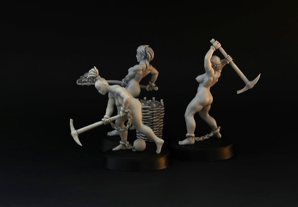 Working Nude Slave Girls miniature set, 28mm for tabletop wargaming and painting