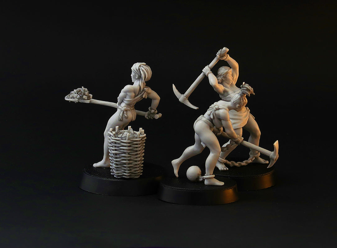 Working Slave Girls miniature set, 28mm for tabletop wargaming and painting