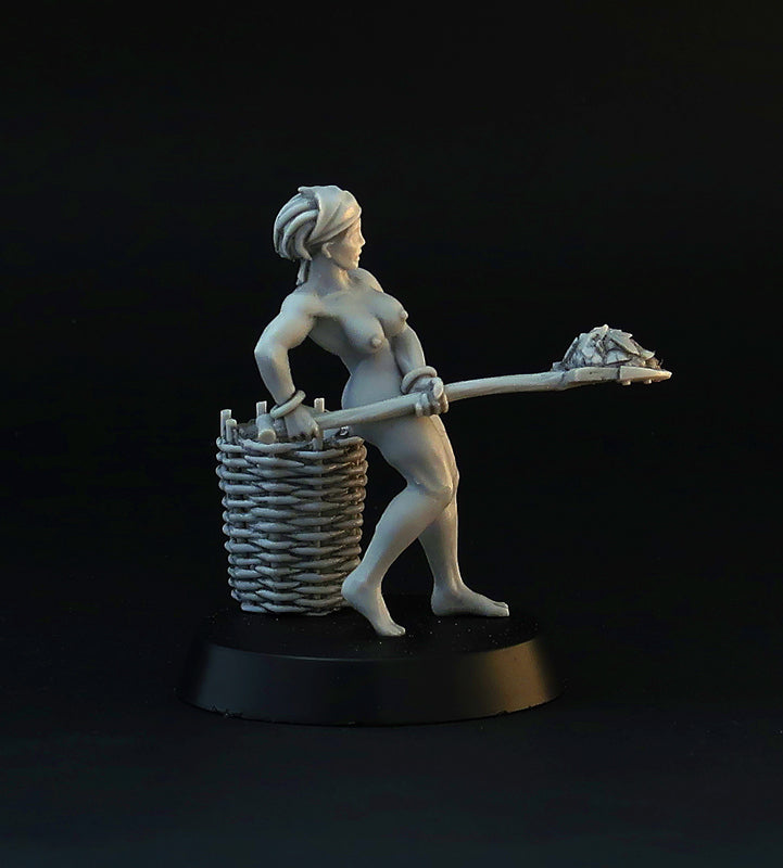 Working Nude Slave Girls miniature set, 28mm for tabletop wargaming and painting