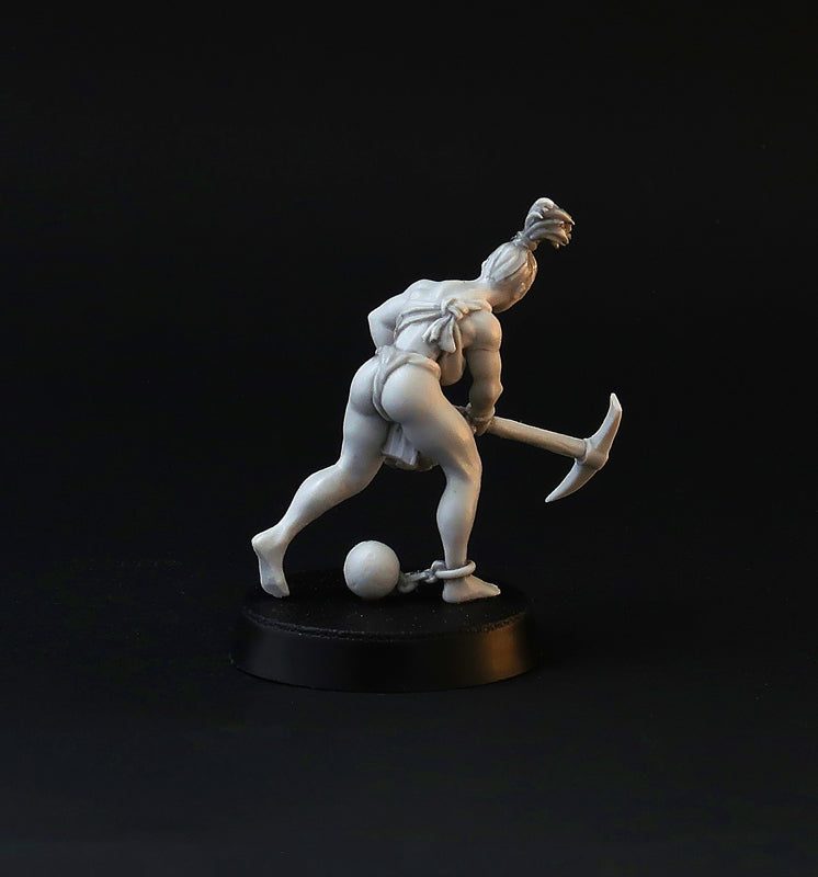 Working Slave Girls miniature set, 28mm for tabletop wargaming and painting