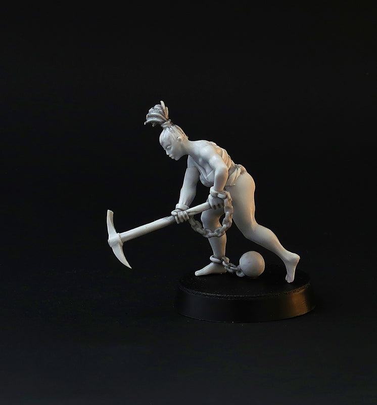 Working Slave Girls miniature set, 28mm for tabletop wargaming and painting