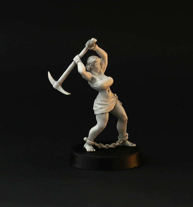 Working Slave Girls miniature set, 28mm for tabletop wargaming and painting