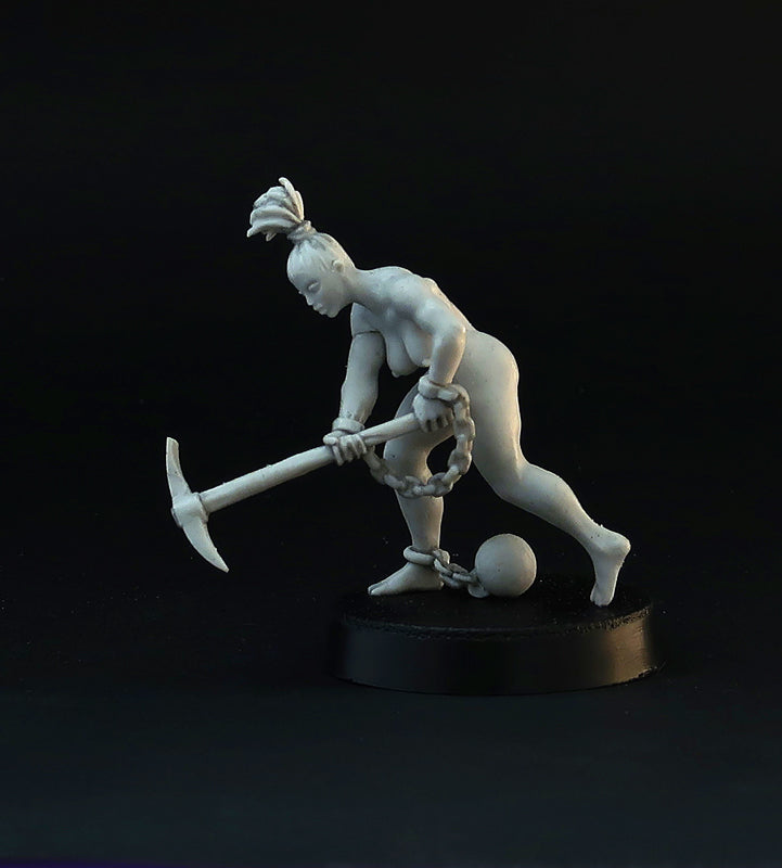 Working Nude Slave Girls miniature set, 28mm for tabletop wargaming and painting